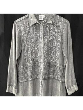 Parsley & Sage Embroidered Button-Up Shirt – Size M